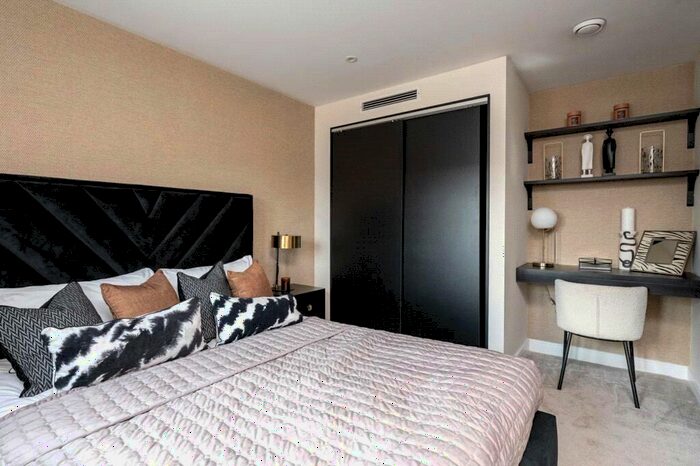 2 Bedroom Apartment For Sale In The Lakes, Channels, CM3