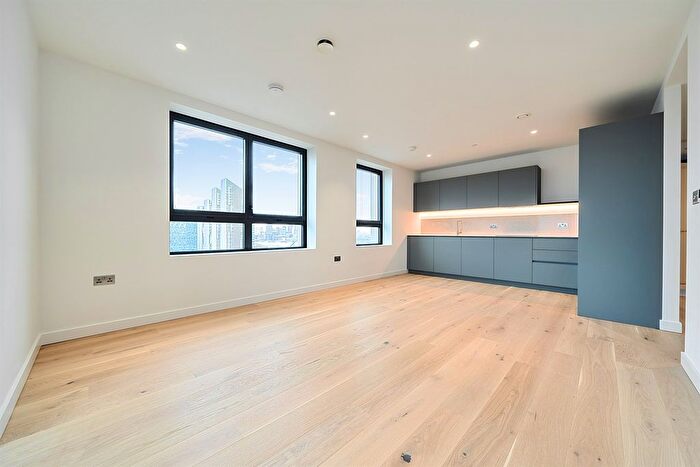 2 Bedroom Flat To Rent In Peninsula Gardens, Mabyn Lane, Lower Riverside, Greenwich Peninsula, SE10