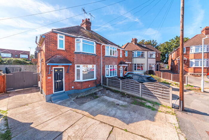 3 Bedroom Semi-Detached House For Sale In Hawthorn Road, Sittingbourne, ME10