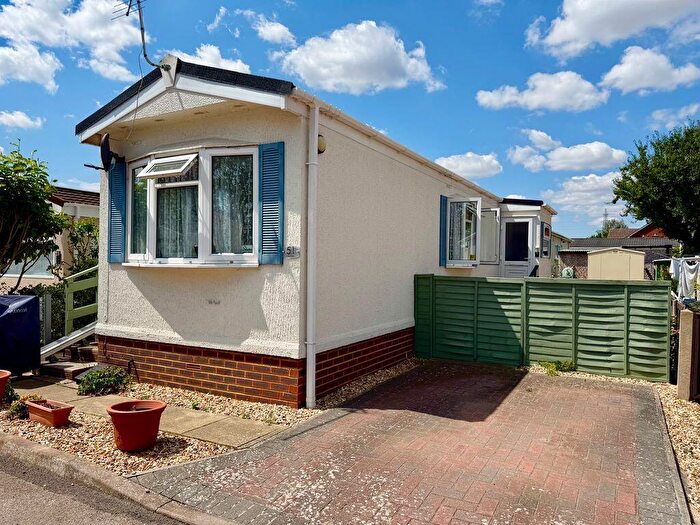 2 Bedroom Park Home For Sale In Folly Park, Clapham, MK41