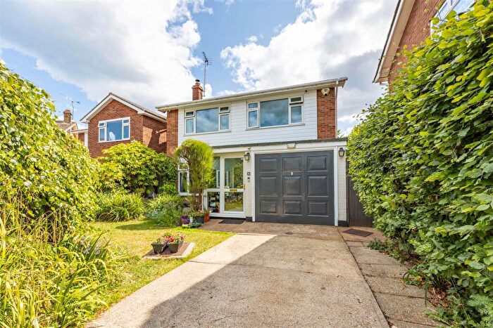 4 Bedroom Detached House For Sale In Seldon Close, Westcliff-On-Sea, SS0