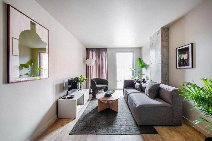 3 Bedroom Apartment To Rent In Addington Street, Manchester, Greater Manchester, M4