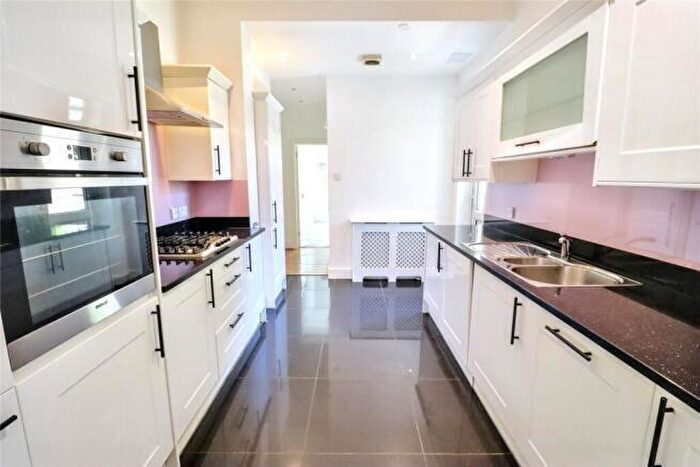 2 Bedroom Flat To Rent In Churchfield Avenue, North Finchley, N12
