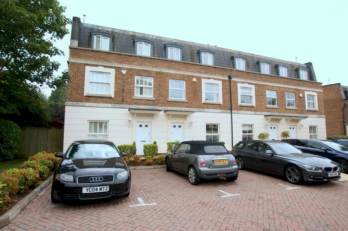 4 Bedroom Town House To Rent In Woodsome Lodge, Weybridge, Surrey KT13