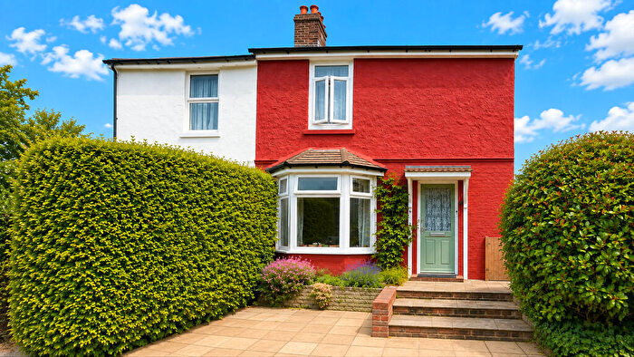 2 Bedroom Semi-Detached House For Sale In Princes Road, Petersfield, Hampshire, GU32