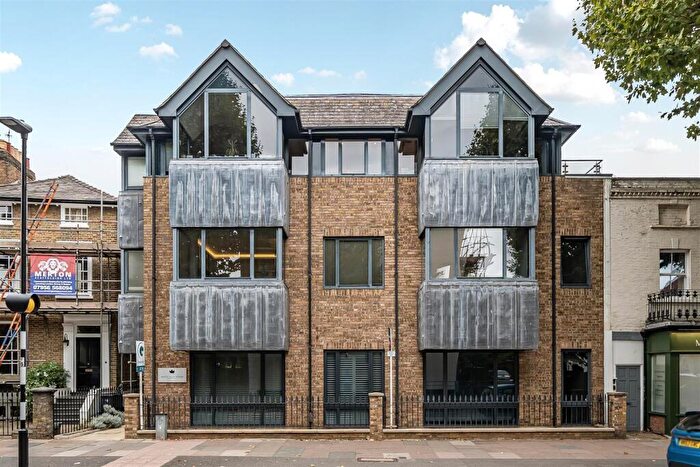 2 Bedroom Apartment For Sale In Maple Road, Surbiton, KT6