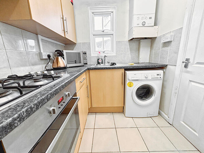 Apartment To Rent In Station Road, Redhill, RH1