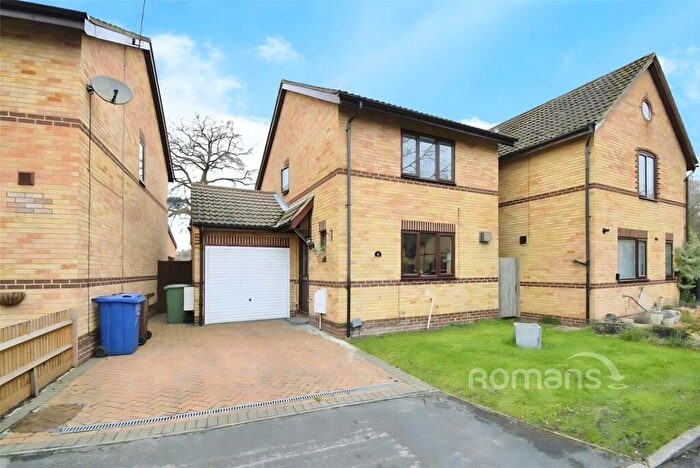 3 Bedroom Detached House To Rent In Newton Road, Farnborough, Hampshire, GU14