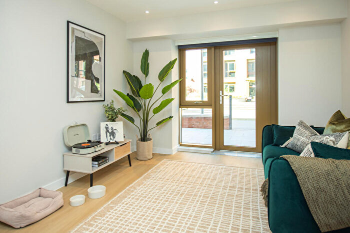 1 Bedroom Apartment To Rent In Emporium House East, Alloway Courtyard, Weldale Street, Reading, RG1