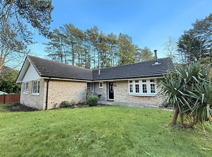 4 Bedroom Detached Bungalow For Sale In Egmont Close, Avon Castle, BH24