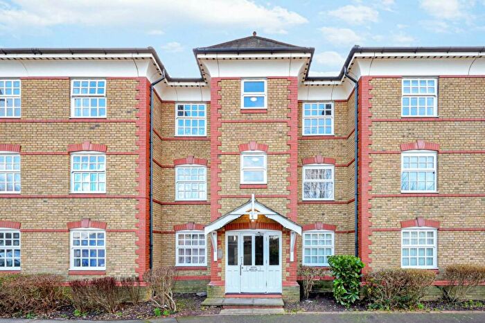 1 Bedroom Flat To Rent In Sydenham Avenue, N21