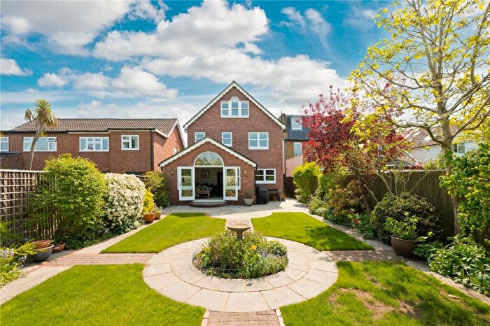 5 Bedroom Detached House To Rent In Kings Road, Walton-on-Thames, Surrey, KT12
