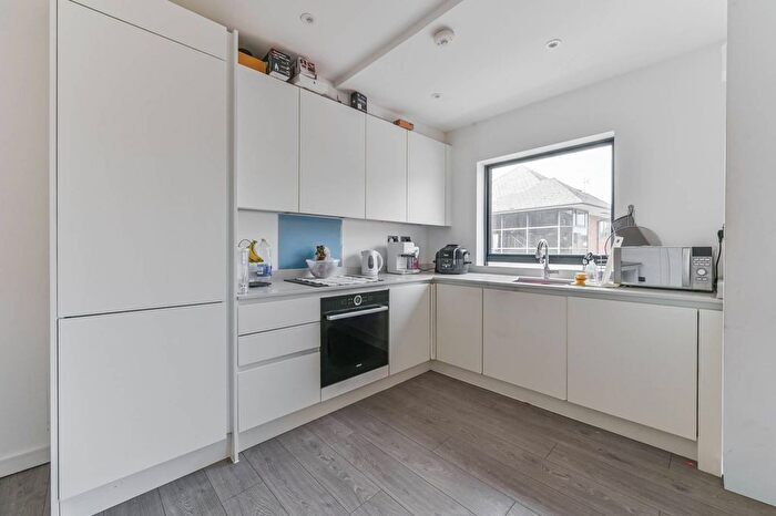 2 Bedroom Flat To Rent In High Street, Croydon, Purley, CR8