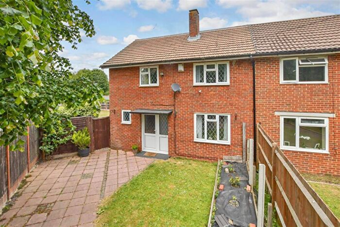 3 Bedroom Semi-Detached House For Sale In Beech Road, East Malling, West Malling, Kent, ME19