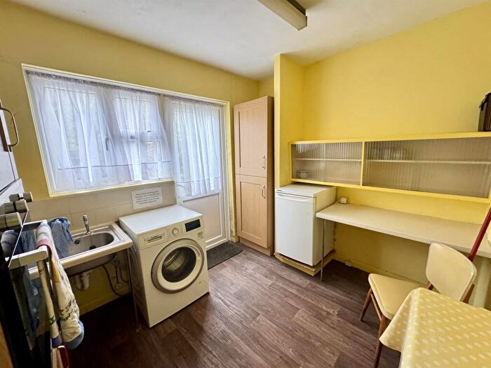 3 Bedroom Terraced House For Sale In Ockley Road, Croydon, CR0
