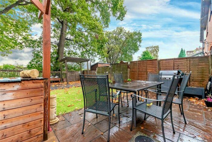 3 Bedroom End Of Terrace House For Sale In Farnborough Road, Farnborough, GU14