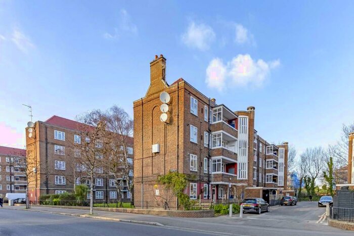 3 Bedroom Flat To Rent In Whiston Road, Broadway Market, E2
