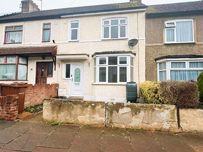 3 Bedroom Terraced House To Rent In Dial Road, Gillingham, ME7