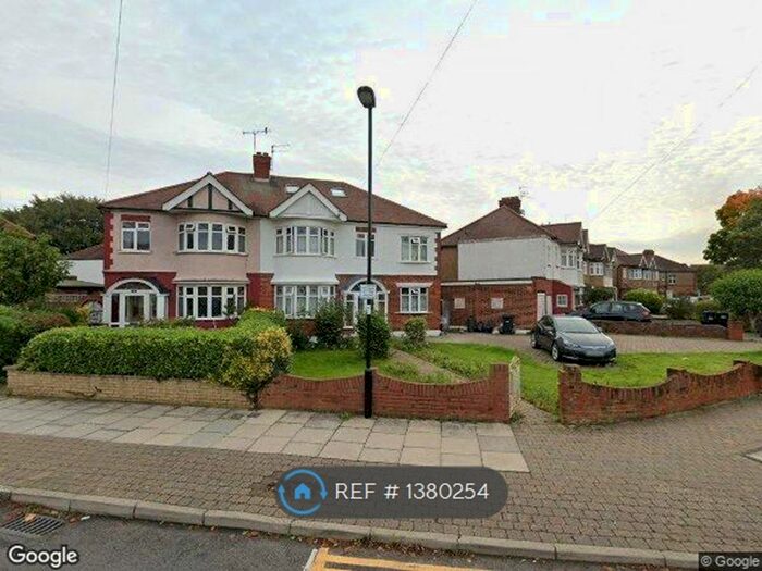 2 Bedroom Flat To Rent In Churchbury Lane, Enfield, EN1