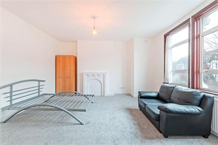 1 Bedroom Flat To Rent In Grosvenor Gardens, London, NW2