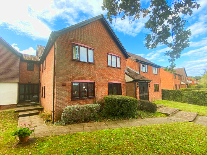 1 Bedroom Apartment To Rent In The Laurels, Farnham, GU9