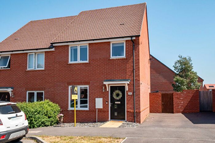 3 Bedroom Semi-Detached House For Sale In Merino Road, Andover., SP11