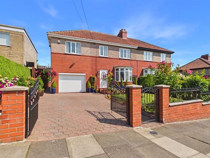 4 Bedroom Semi-Detached House For Sale In Long Bank, Eighton Banks, Gateshead, NE9