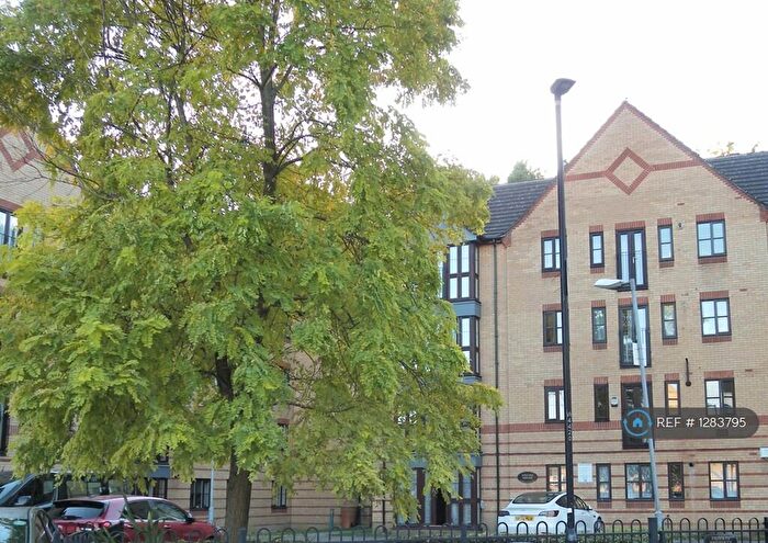 2 Bedroom Flat To Rent In Zodiac House, London, E3