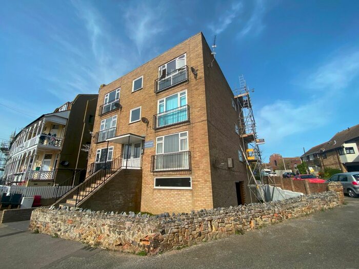 2 Bedroom Flat To Rent In Flat, Hazel Court, Minnis Road, Birchington, CT7