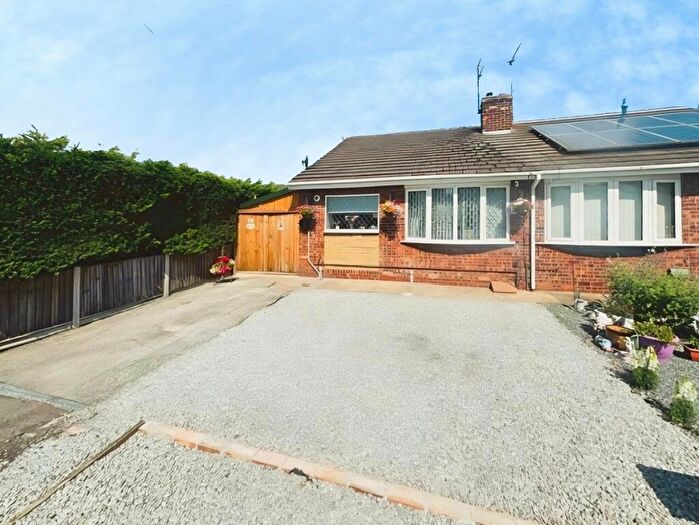 2 Bedroom Bungalow For Sale In Station Road, Gilberdyke, Brough, HU15