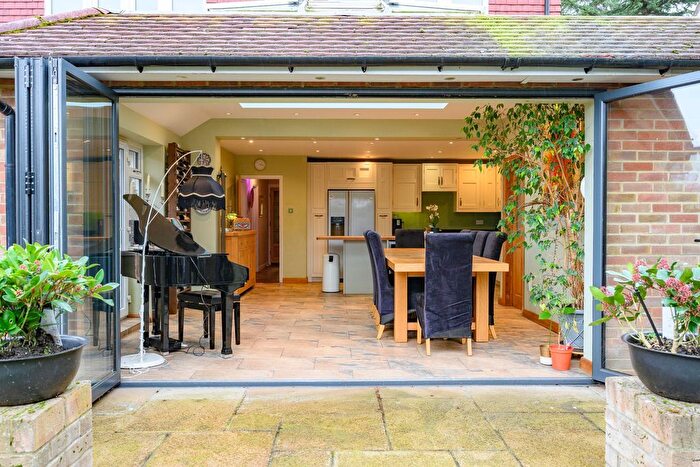 4 Bedroom Detached House For Sale In Dixons Hill Road, Welham Green, AL9