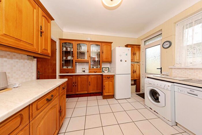 3 Bedroom Bungalow For Sale In Courtlands Park, Carmarthen, Carmarthenshire, SA31