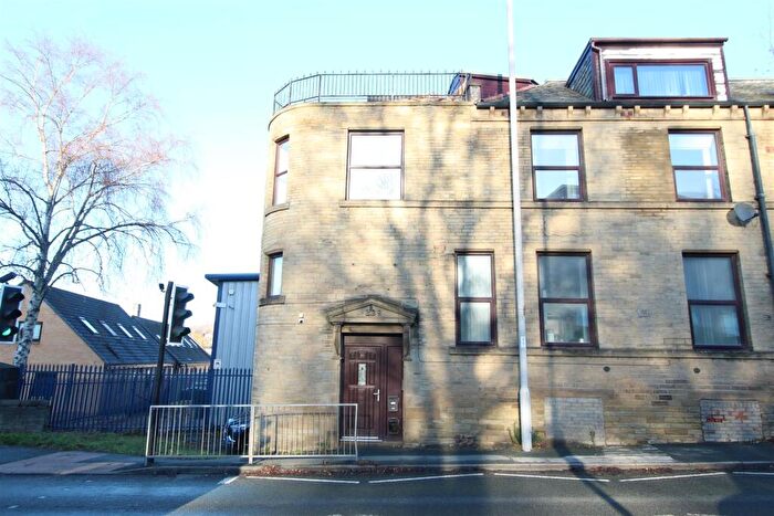 2 Bedroom Apartment To Rent In Leeds Road, Shipley, BD18