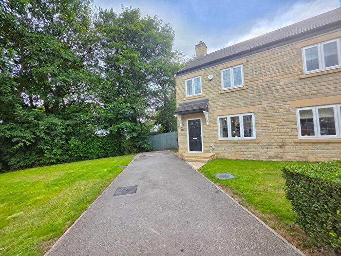 3 Bedroom Semi-Detached House For Sale In Squires Gardens, Barnsley, S71