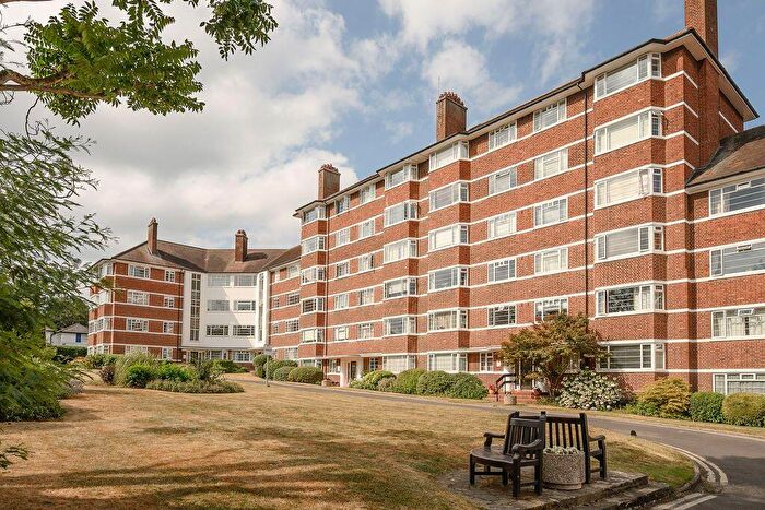 2 Bedroom Flat For Sale In Upper Richmond Road West, London, SW14