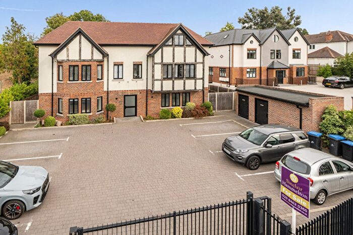 2 Bedroom Flat For Sale In Hayes Lane, Hayes, Kent, BR2