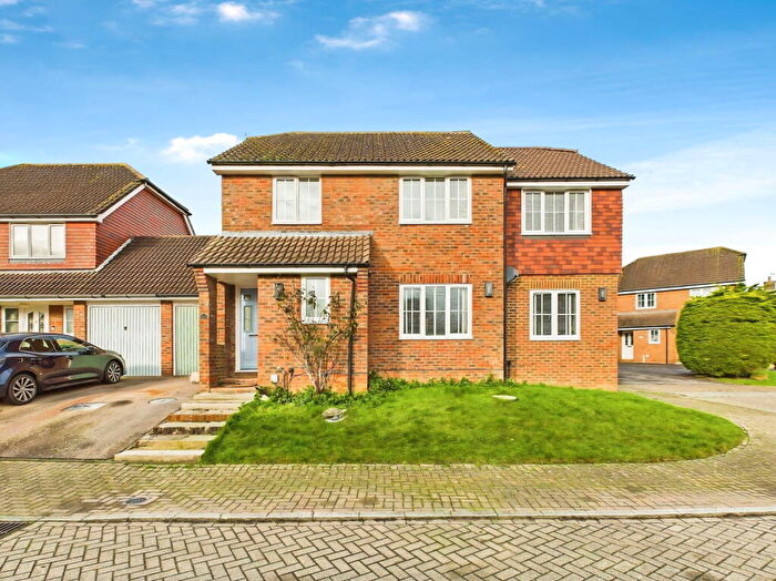 4 Bedroom Detached House For Sale In Park Farm Close, Horsham, RH12