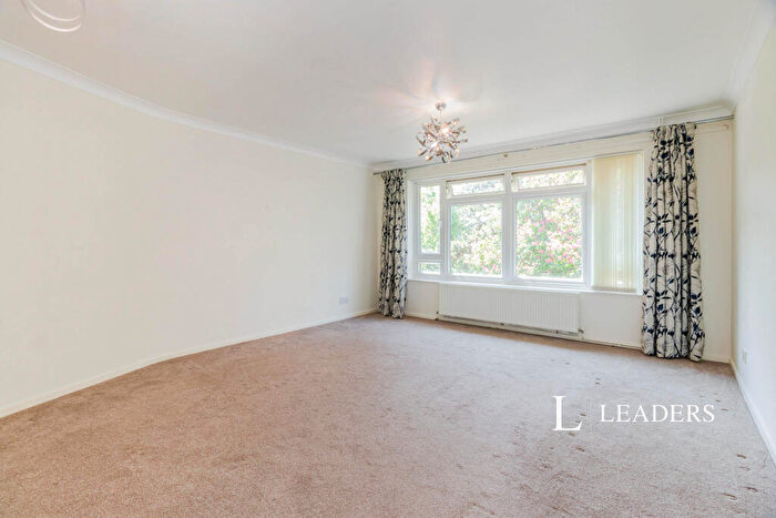 2 Bedroom Apartment To Rent In Avondale Court, Sutton, SM2