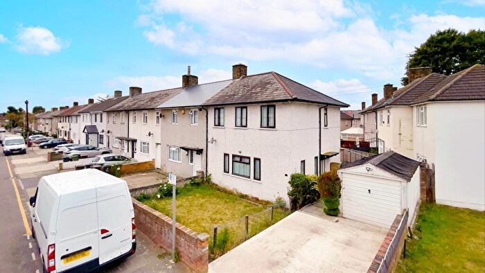 3 Bedroom End Of Terrace House For Sale In Greenway, Dagenham, RM8