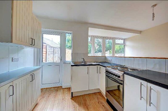 4 Bedroom Terraced House To Rent In Oaklea Passage, KT1
