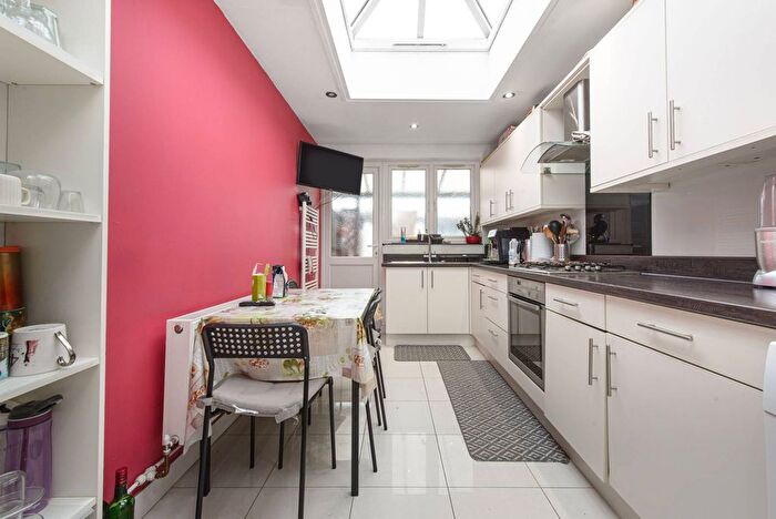 3 Bedroom Terraced House To Rent In Lodge Lane, Woodside Park, London, N12