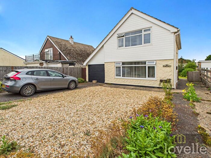 2 Bedroom Detached Bungalow For Sale In Trusthorpe Road, Sutton-on-Sea, Mablethorpe, Lincolnshire, LN12