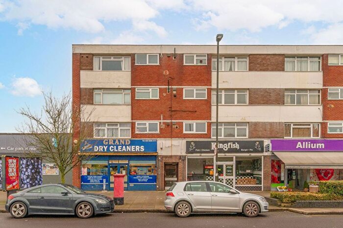 2 Bedroom Flat For Sale In Grand Drive, Morden Park, London, SW20