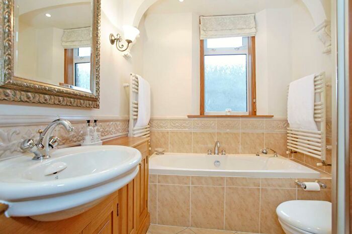 6 Bedroom Terraced House To Rent In Gray Street, Aberdeen, AB10