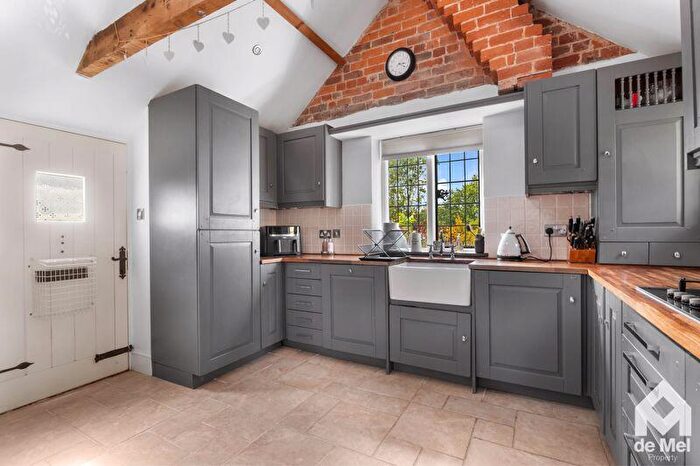 4 Bedroom Detached House For Sale In Staites House, Teddington, GL20