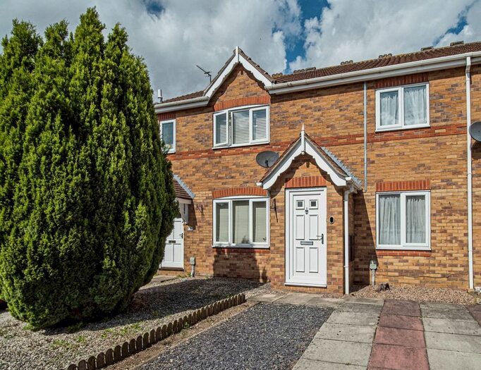 2 Bedroom Semi-Detached House To Rent In Charlestown Way, Hull, HU9