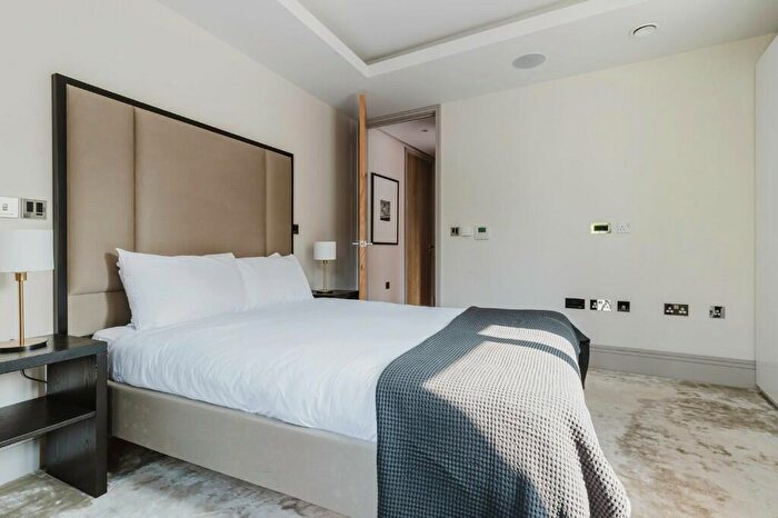2 Bedroom Apartment To Rent In St. Edmunds Terrace, London, NW8