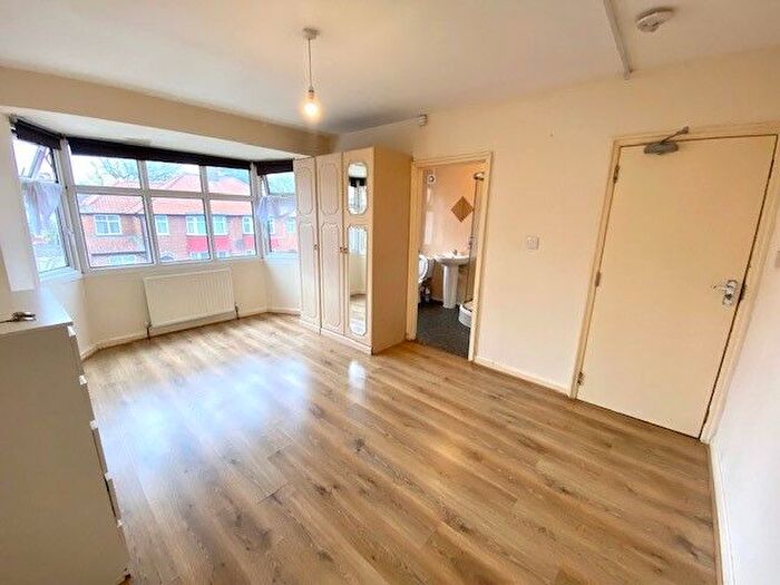 Studio To Rent In Springfield Mount, Colindale, NW9