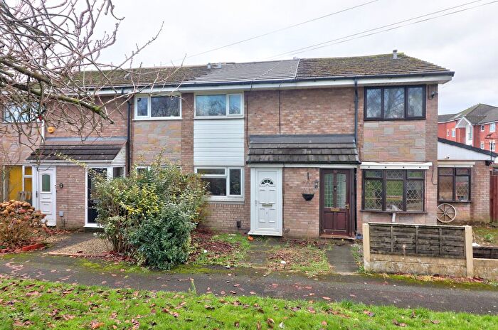 2 Bedroom Town House For Sale In Bury Street, Manchester, M26