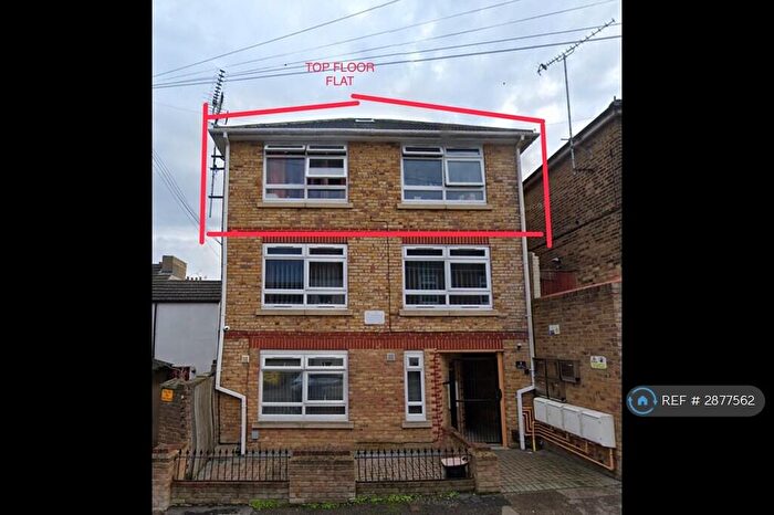 3 Bedroom Flat To Rent In William Street, Sittingbourne, ME10